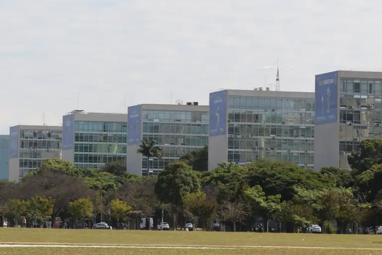 explosao-na-esplanada-tecnico-