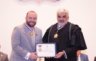 fausto-jr-recebe-medalha-colar
