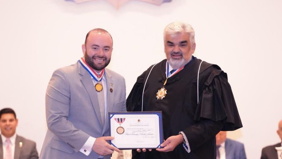 fausto-jr-recebe-medalha-colar