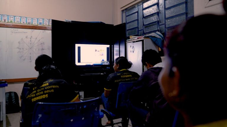 internet-chega-a-escola-de-sao