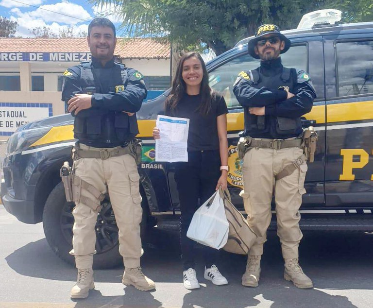 prf-auxilia-estudante-a-chegar