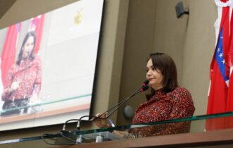 professora-jacqueline-retorna-