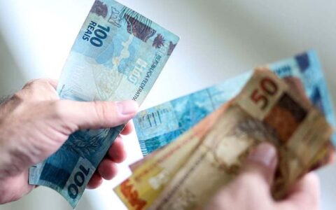 reforma-cercada-por-ruidos-e-v