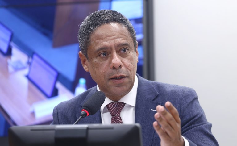 relator-apresenta-alteracoes-n