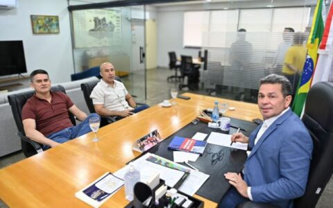 tadeu-de-souza-recebe-david-al