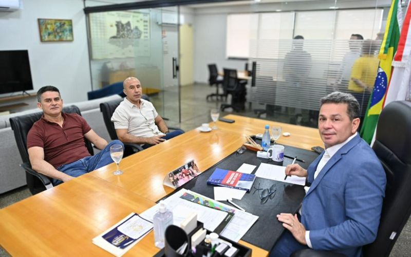 tadeu-de-souza-recebe-david-al