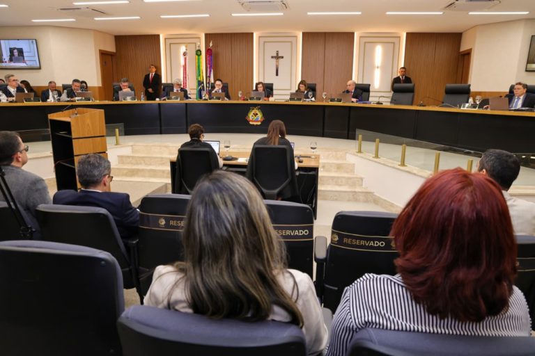 tce-am-multa-ex-prefeito-apos-