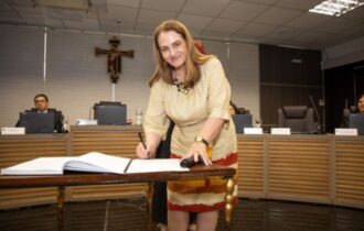 tre-am-empossa-juiza-anagali-m