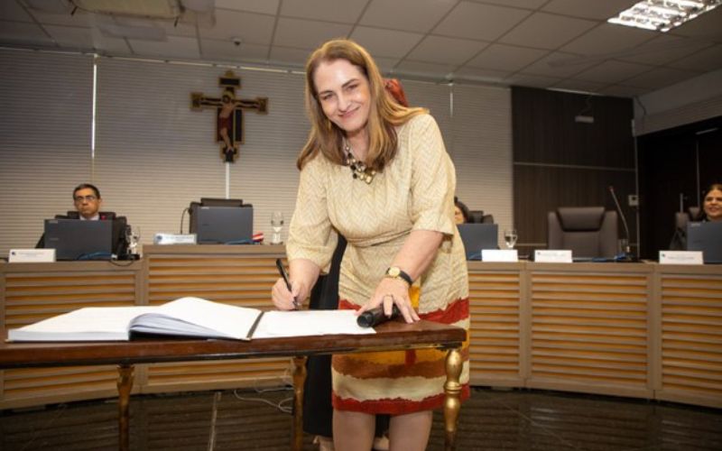 tre-am-empossa-juiza-anagali-m