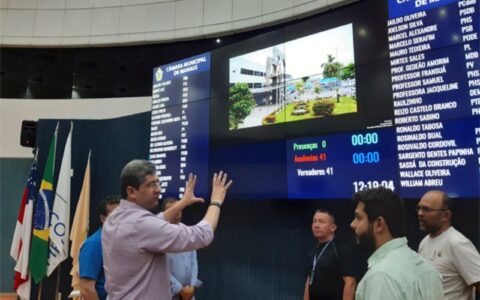 Vereadores pressionam por uso de painel eletrônico durante sessões na Câmara de Manaus