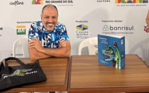 Professor da UEA leva pesquisas de Parintins à Feira do Livro de POA