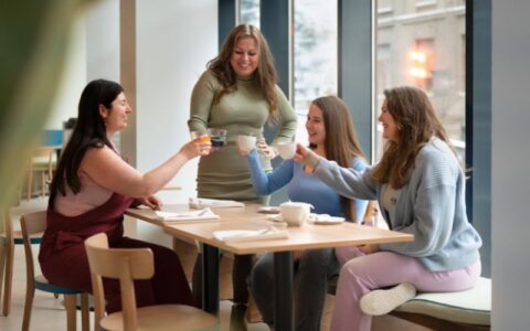 cafe-das-cinco-promove-encontr