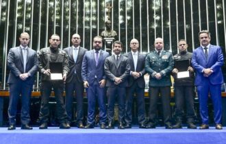 congresso-homenageia-policiais