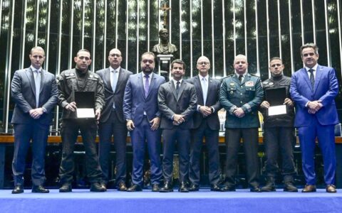 congresso-homenageia-policiais