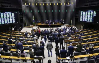 deputados-usam-plenario-para-r