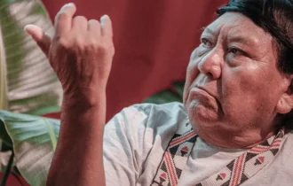 escritor-yanomami-enquanto-est