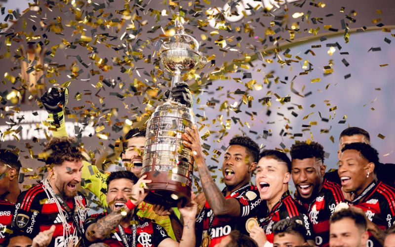 flamengo-vence-palmeiras-e-vir