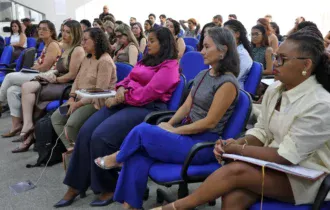 mulheres-jovens-se-mostram-mai