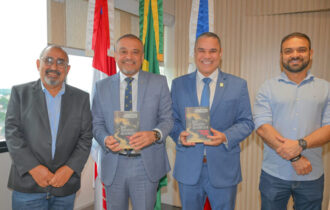 presidente-do-tjam-recebe-auto
