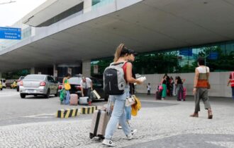 Paes anuncia reunião com ministro para discutir situação de aeroportos