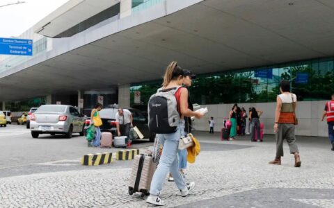 Paes anuncia reunião com ministro para discutir situação de aeroportos