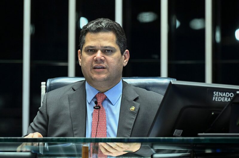 Davi Alcolumbre marca para terça-feira (6) votação do fim da escala 6x1 no Senado