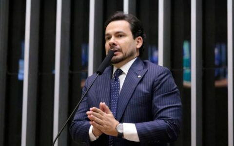 alberto-neto-comemora-pl-da-do