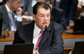 eduardo-braga-recebe-premio-va