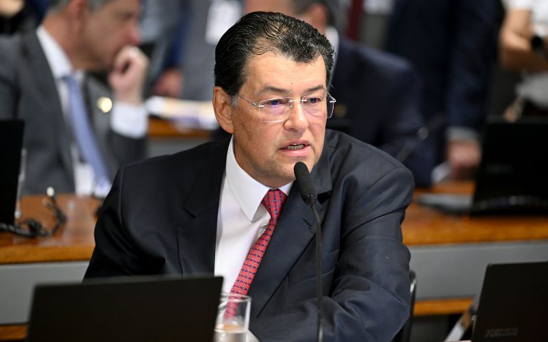 eduardo-braga-recebe-premio-va