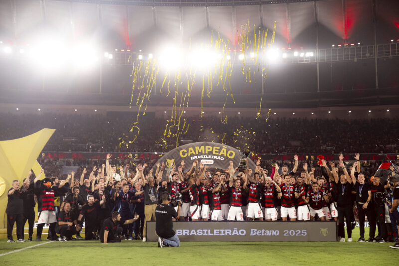 flamengo-derrota-ceara-e-coroa
