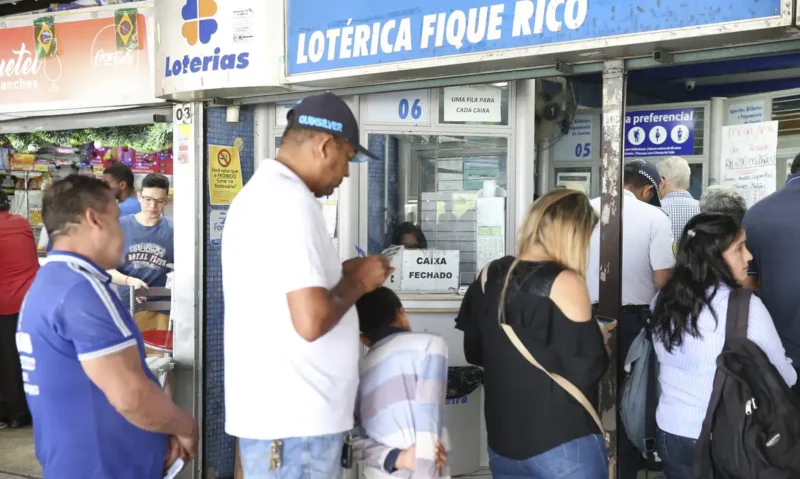 lotericas-ficam-cheias-em-dia-