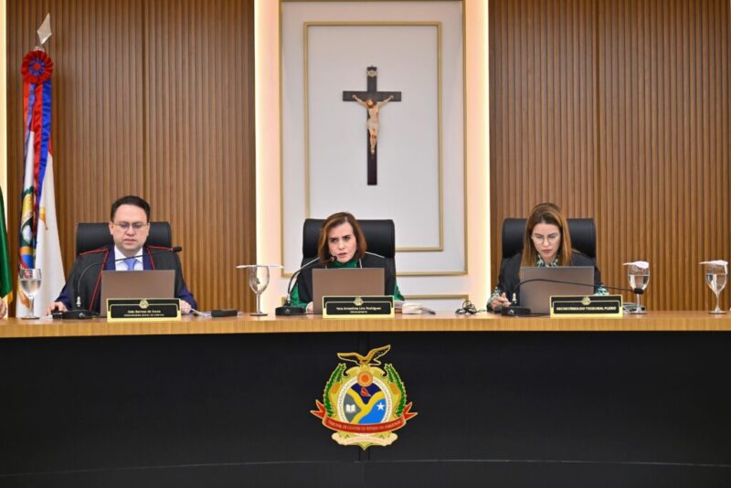 tce-am-define-relatorias-dos-m