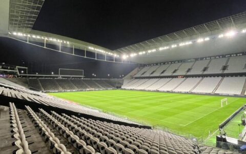 vasco-e-corinthians-abrem-deci