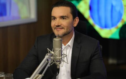 União Brasil decide expulsar ministro Celso Sabino da legenda
