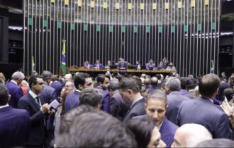 comissao-aprova-piso-de-r-55-m