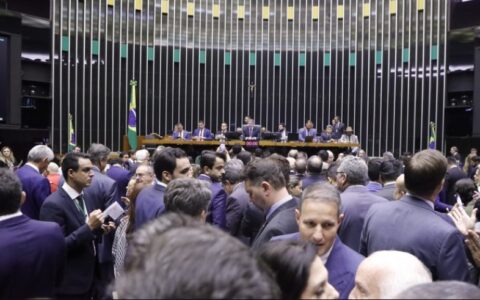 comissao-aprova-piso-de-r-55-m