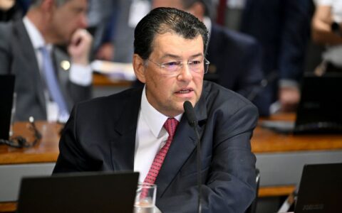 eduardo-braga-recebe-premio-va
