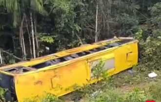onibus-capota-proximo-a-igarap