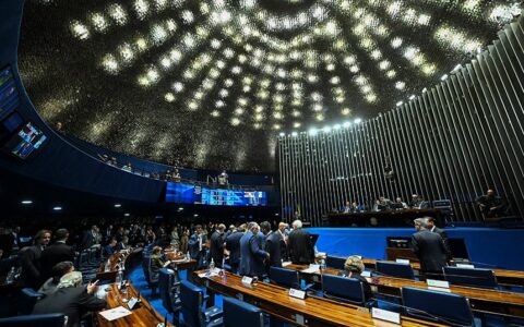 plenario-do-senado-aprova-quas