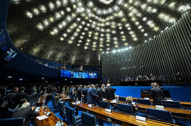 plenario-do-senado-aprova-quas