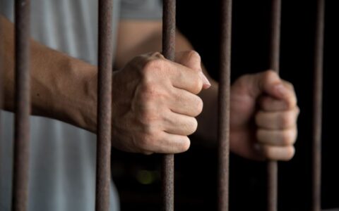 Policial militar atira em pescadores e acaba preso por tentativa de homicídio em Maraã