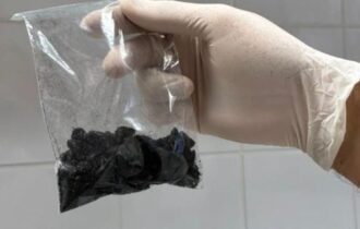 Passageira presa com cocaína preta no aeroporto de Manaus levaria droga para Espanha