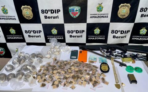 acao-policial-apreende-homem-d