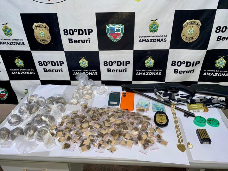 acao-policial-apreende-homem-d