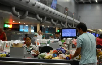 cesta-basica-fica-mais-barata-