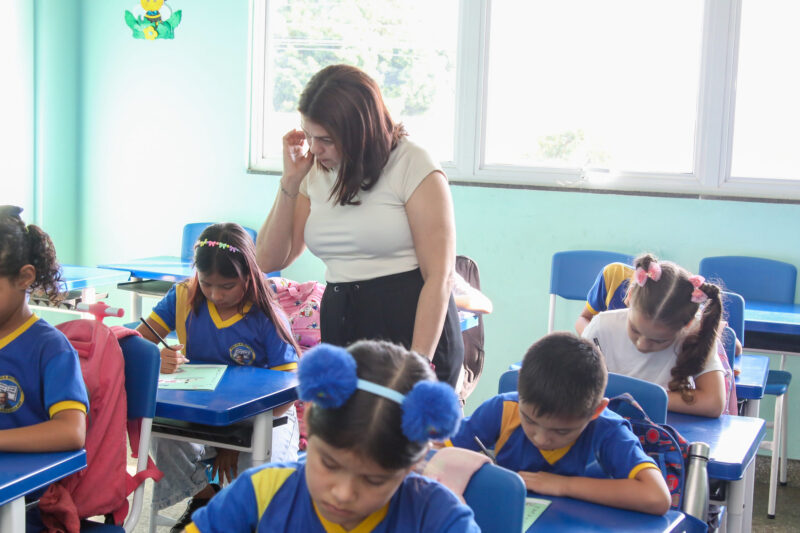 david-almeida-amplia-ensino-em