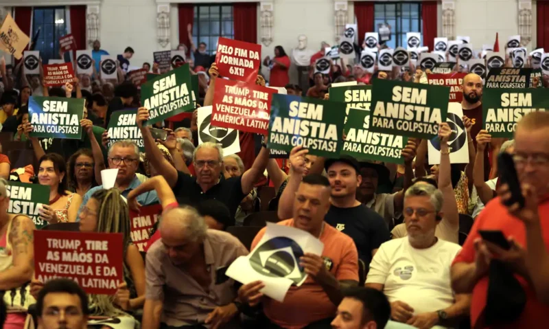 em-sp-ato-celebra-democracia-e