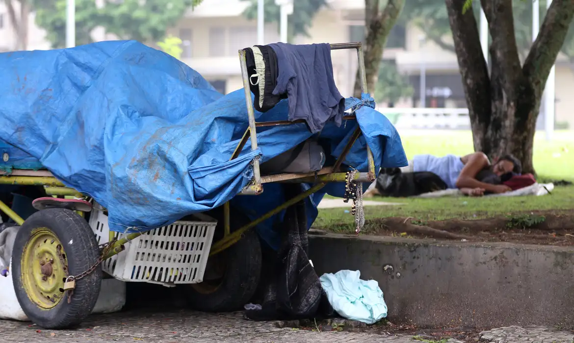 estudo-aponta-mais-365-mil-pes