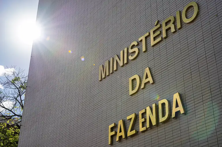 fazenda-destaca-ipca-de-426-e-
