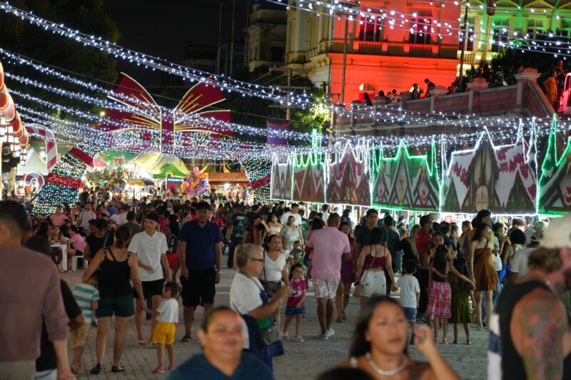 o-mundo-encantado-do-natal-reu
